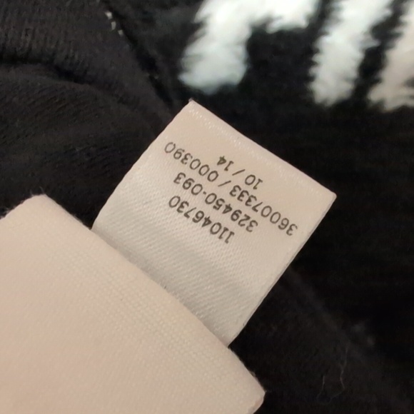 Victoria Secret's all over print Pink top size Medium spell out faux fur black - Picture 6 of 8